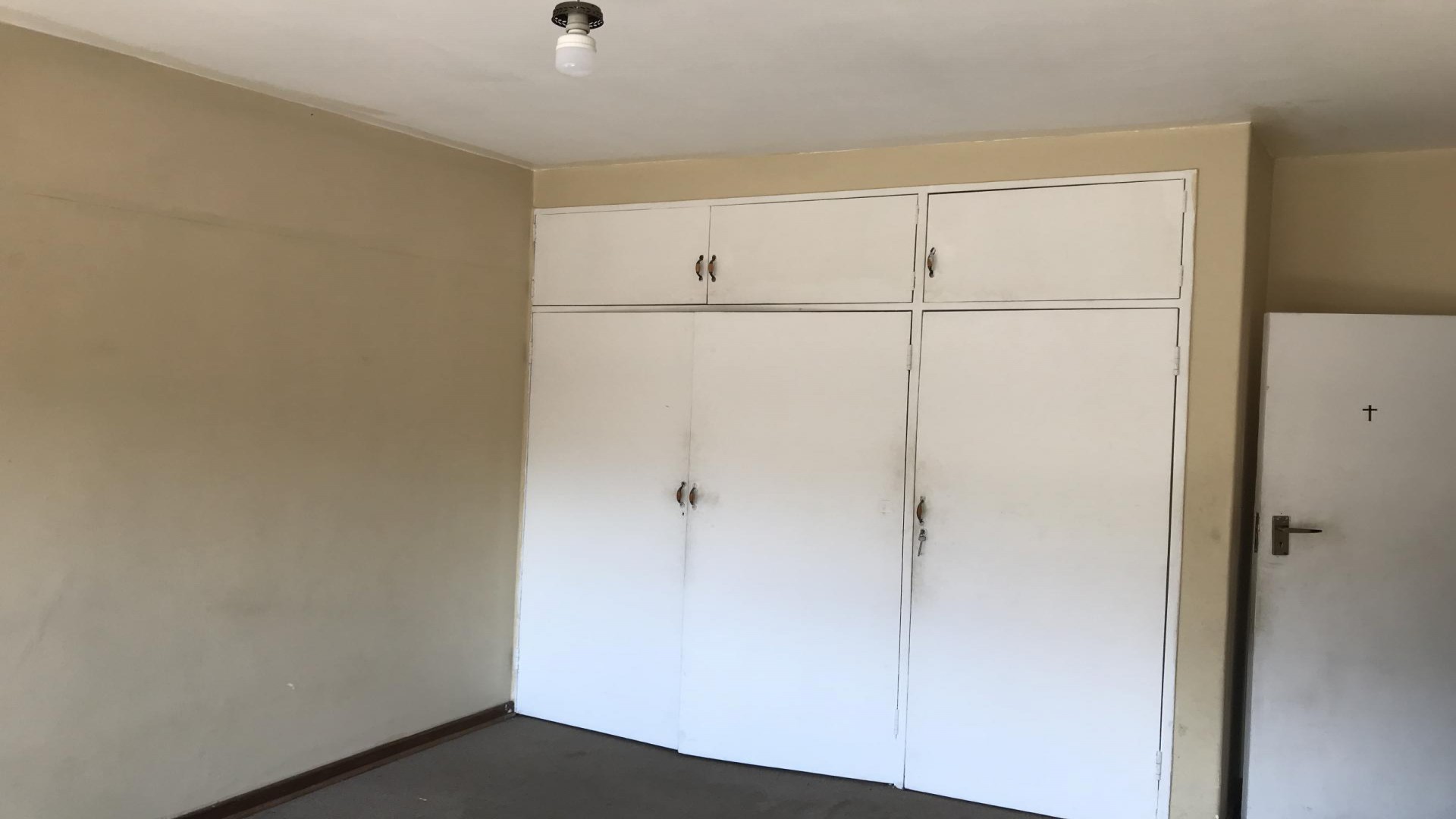 Bed Room 1 of property in Bloemfontein