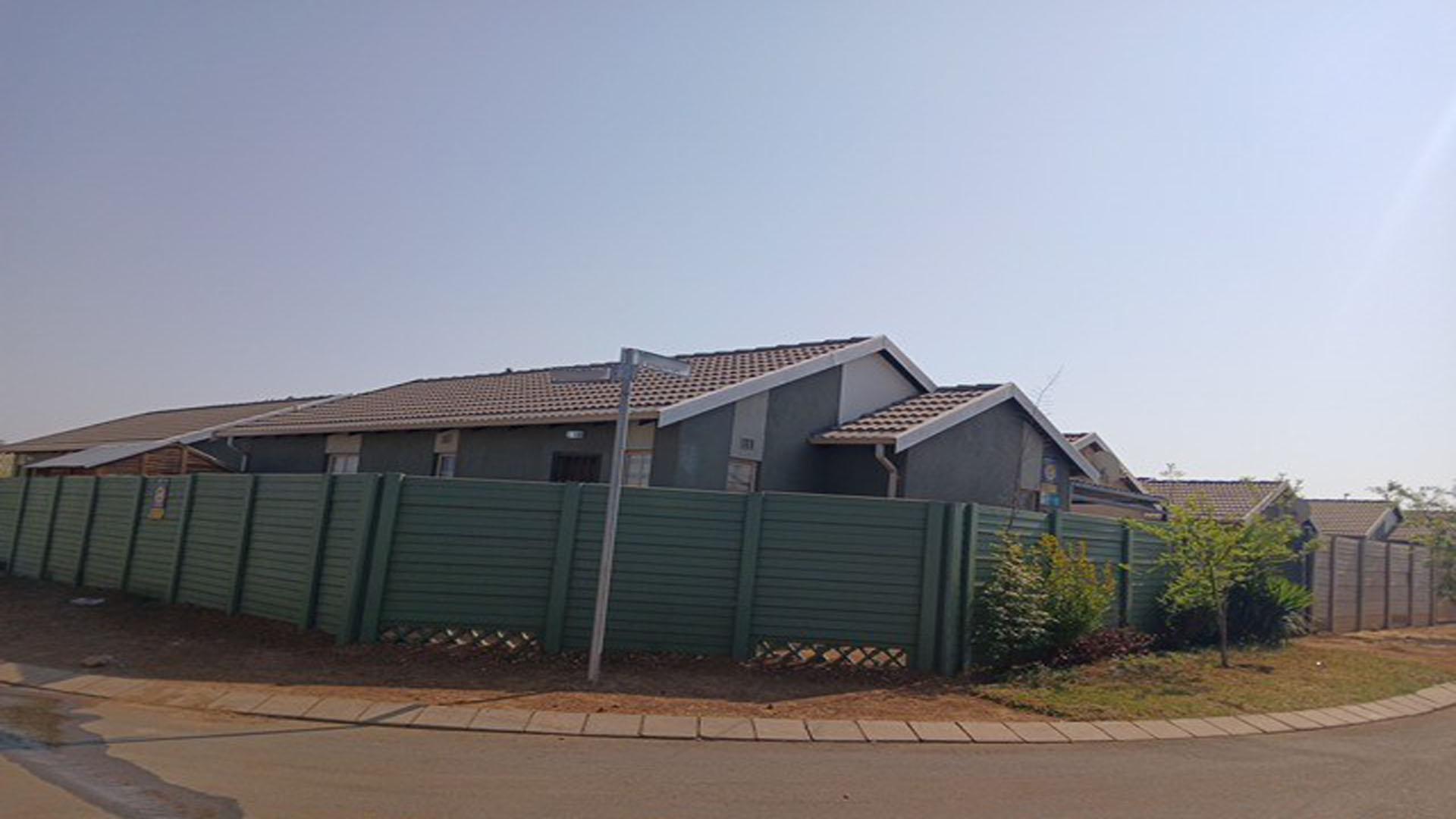 Front View of property in Palm Ridge