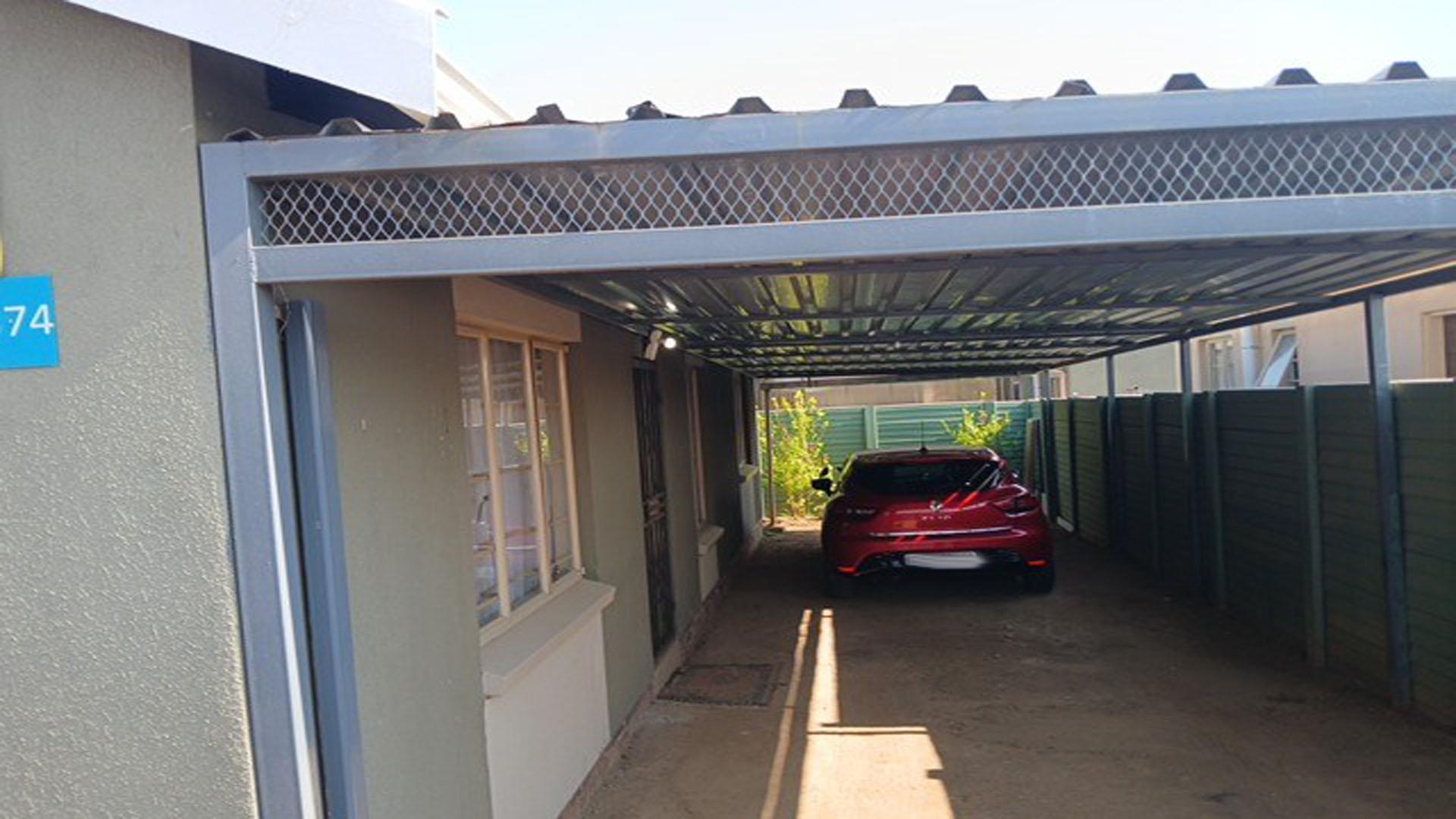 Front View of property in Palm Ridge