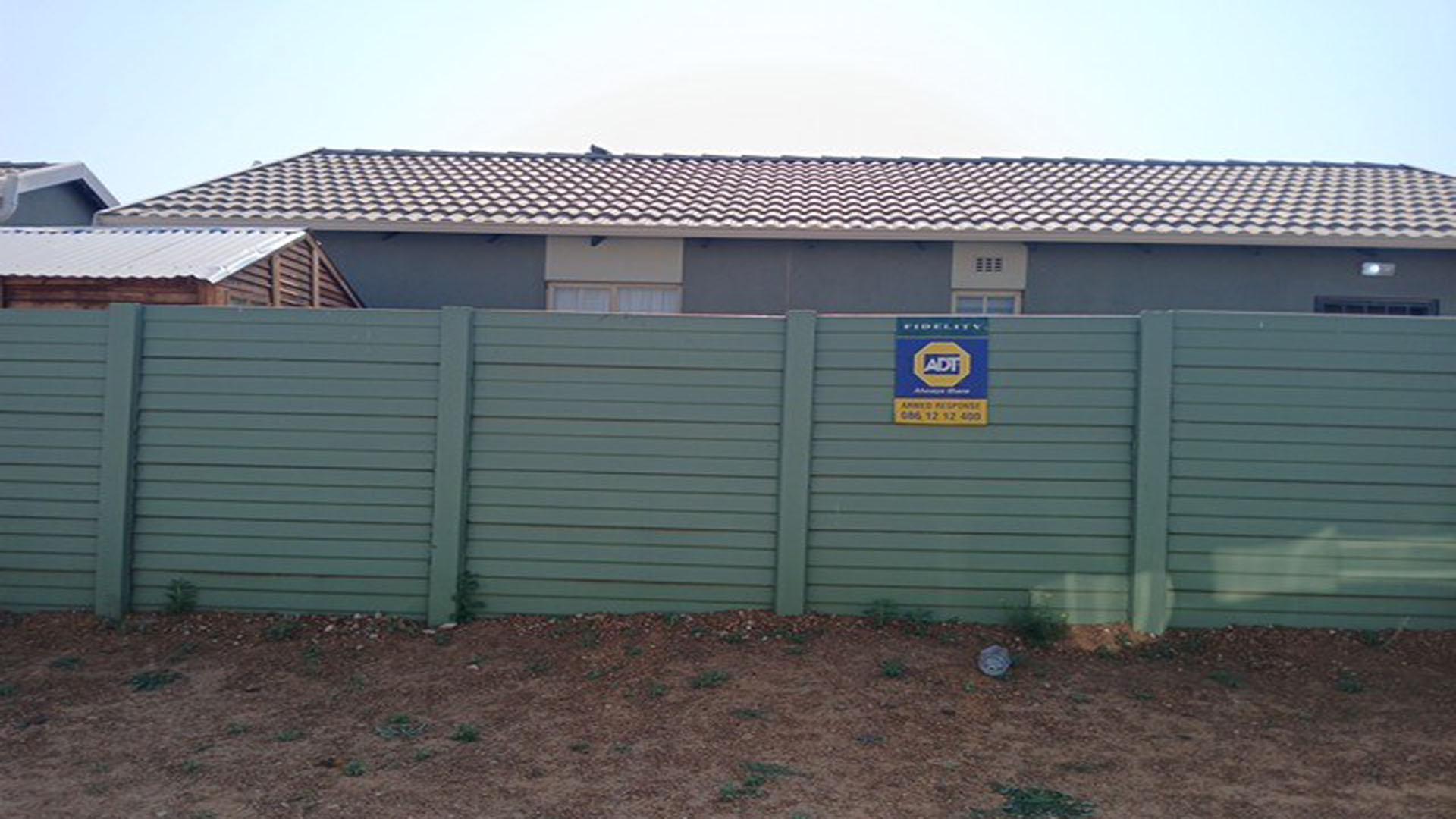 Front View of property in Palm Ridge