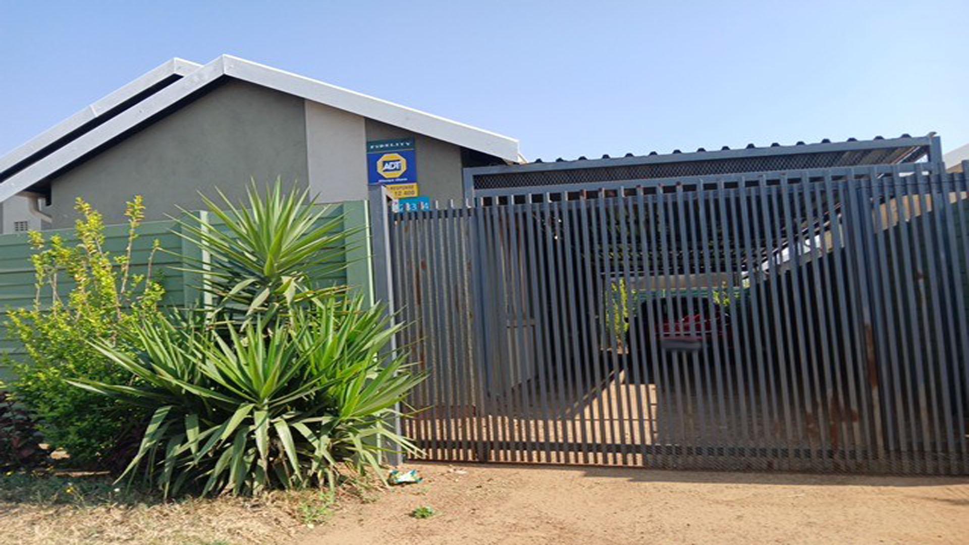Front View of property in Palm Ridge