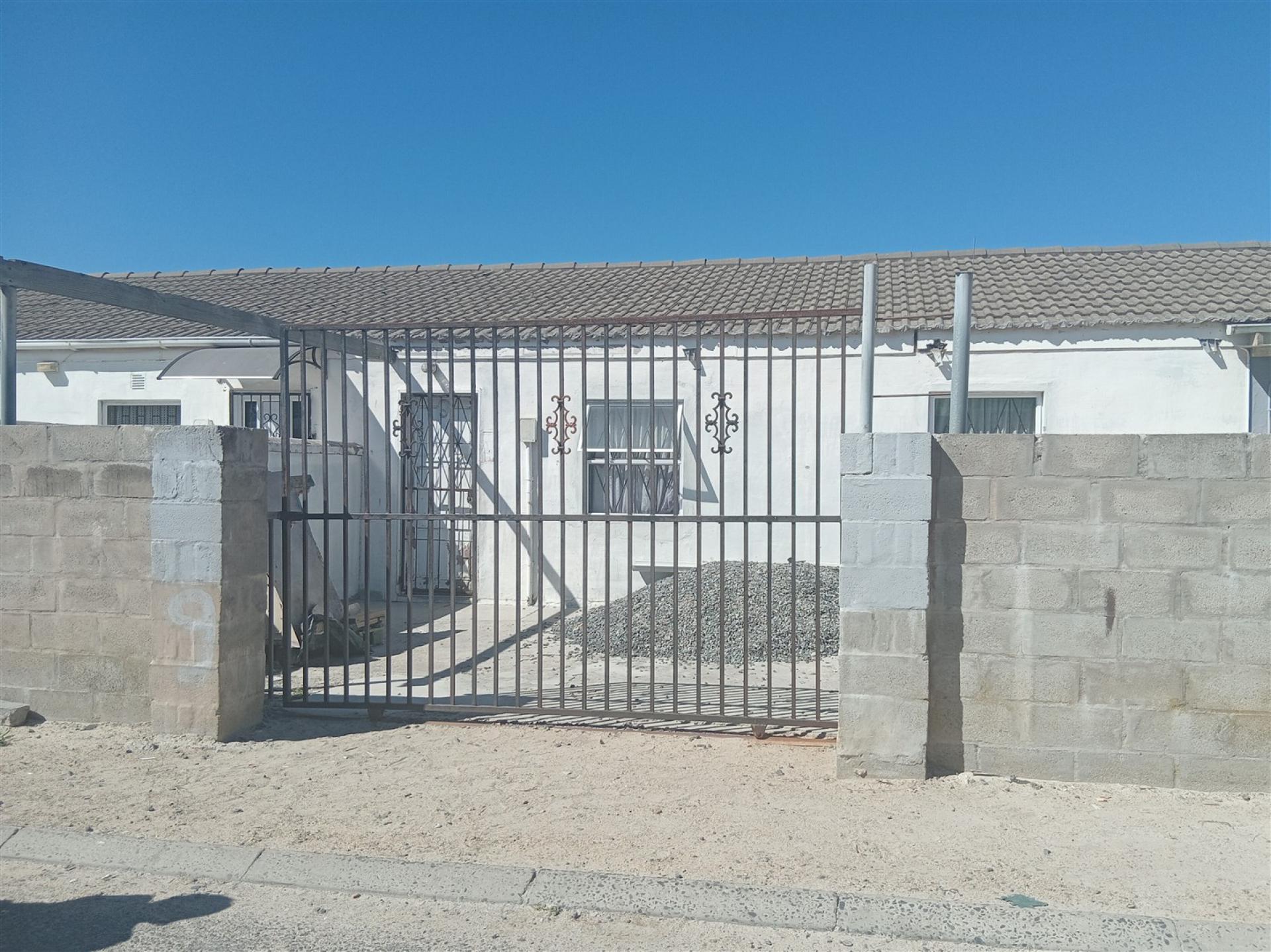 Front View of property in Heideveld