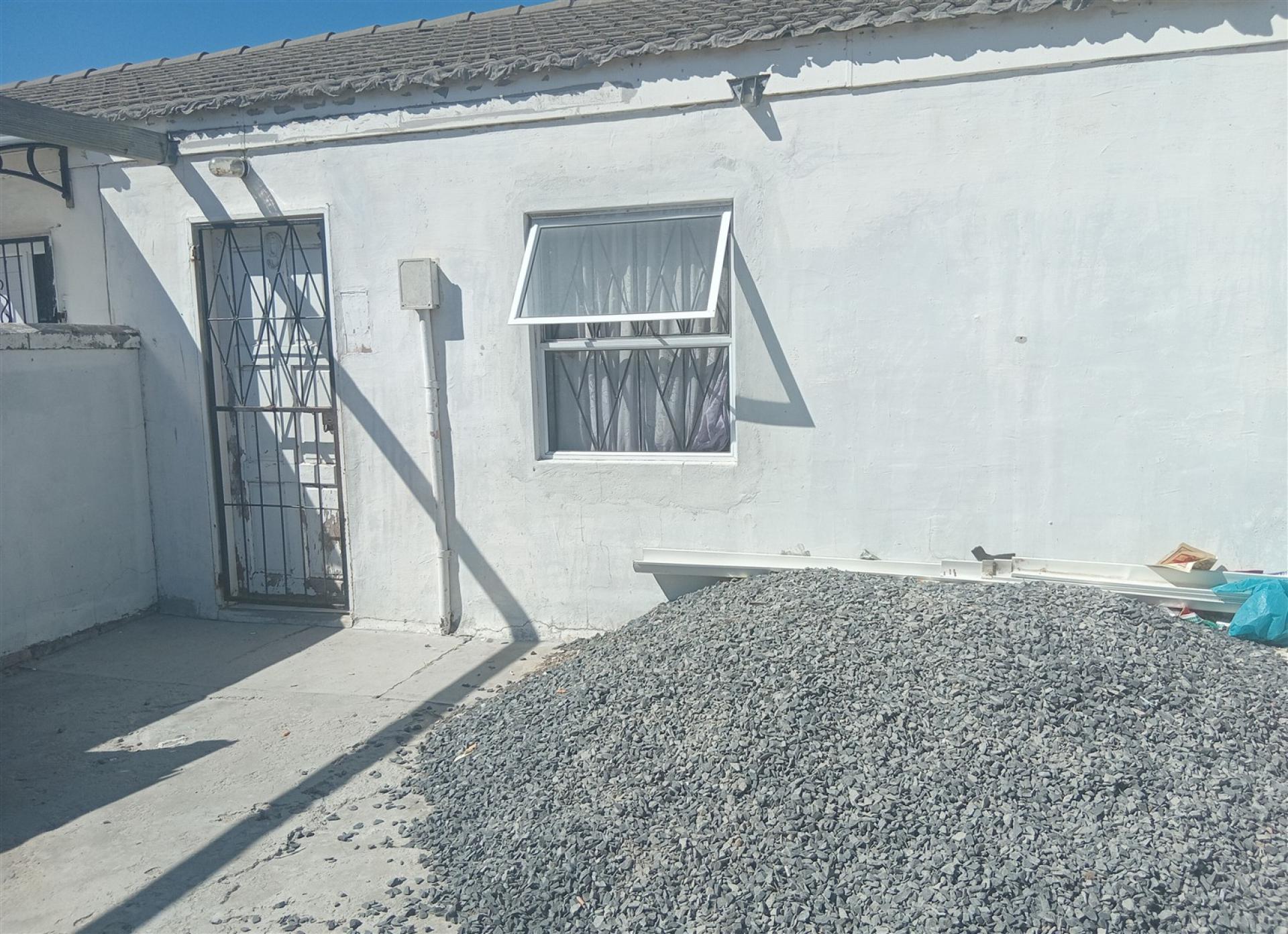 Front View of property in Heideveld