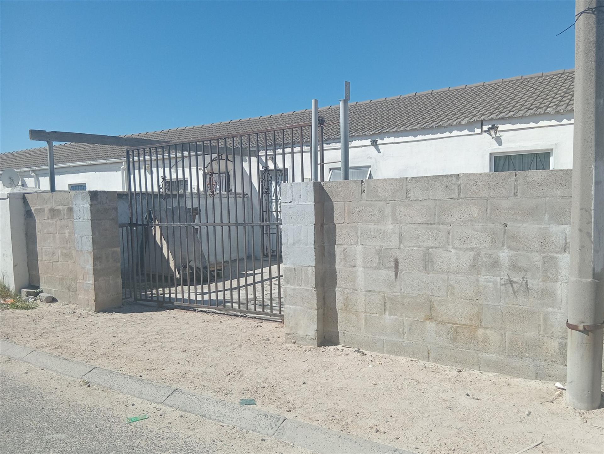 Front View of property in Heideveld