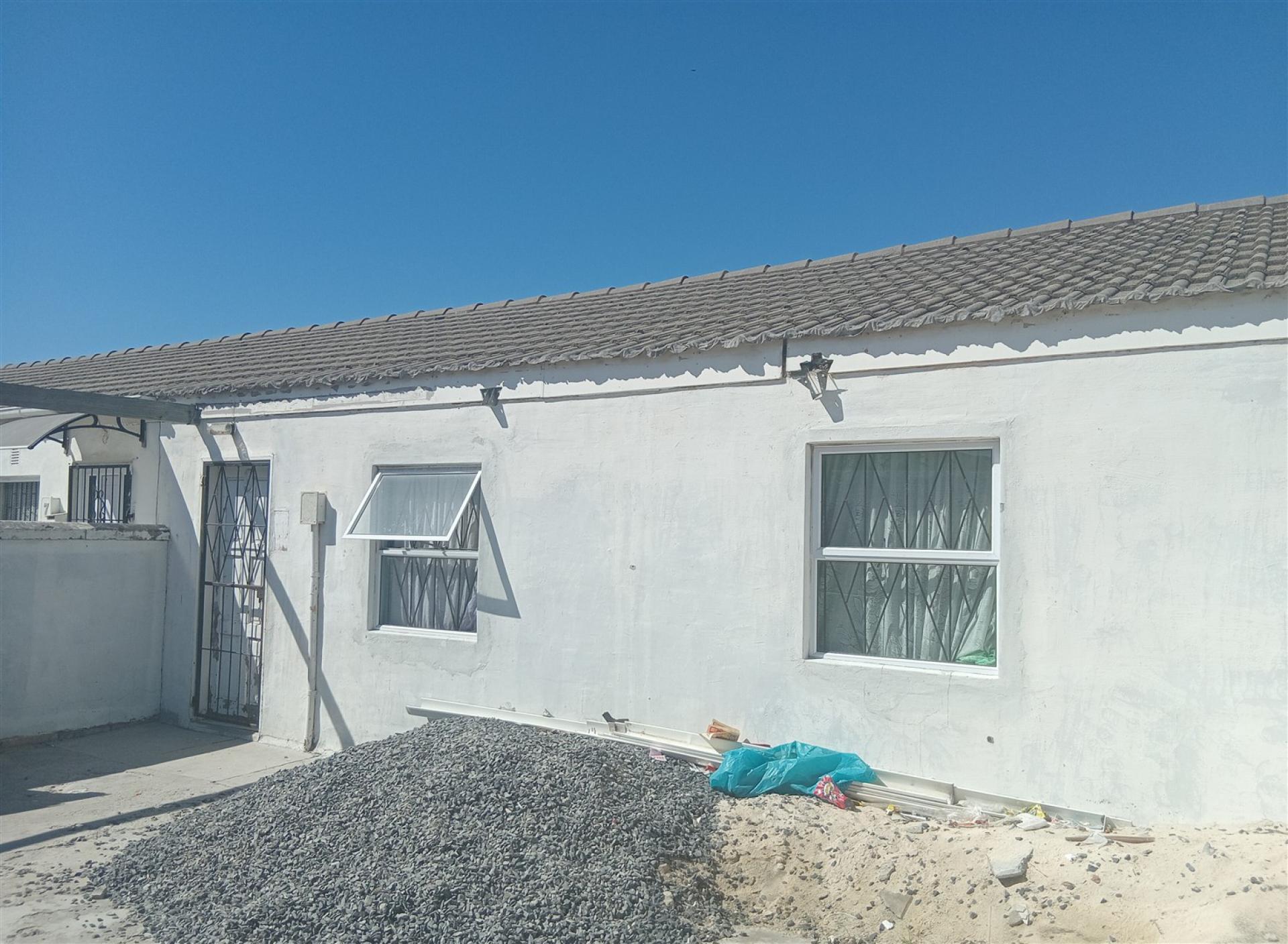 Front View of property in Heideveld