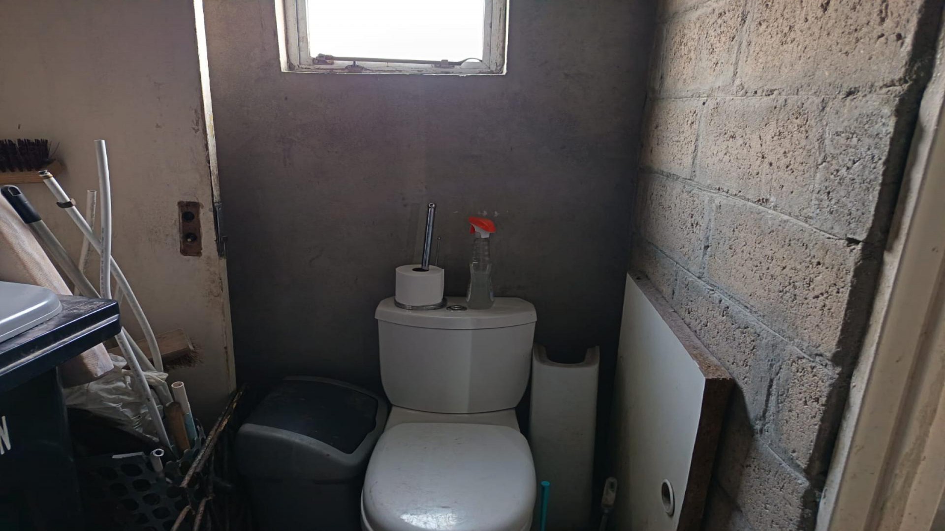 Bathroom 1 of property in Heideveld