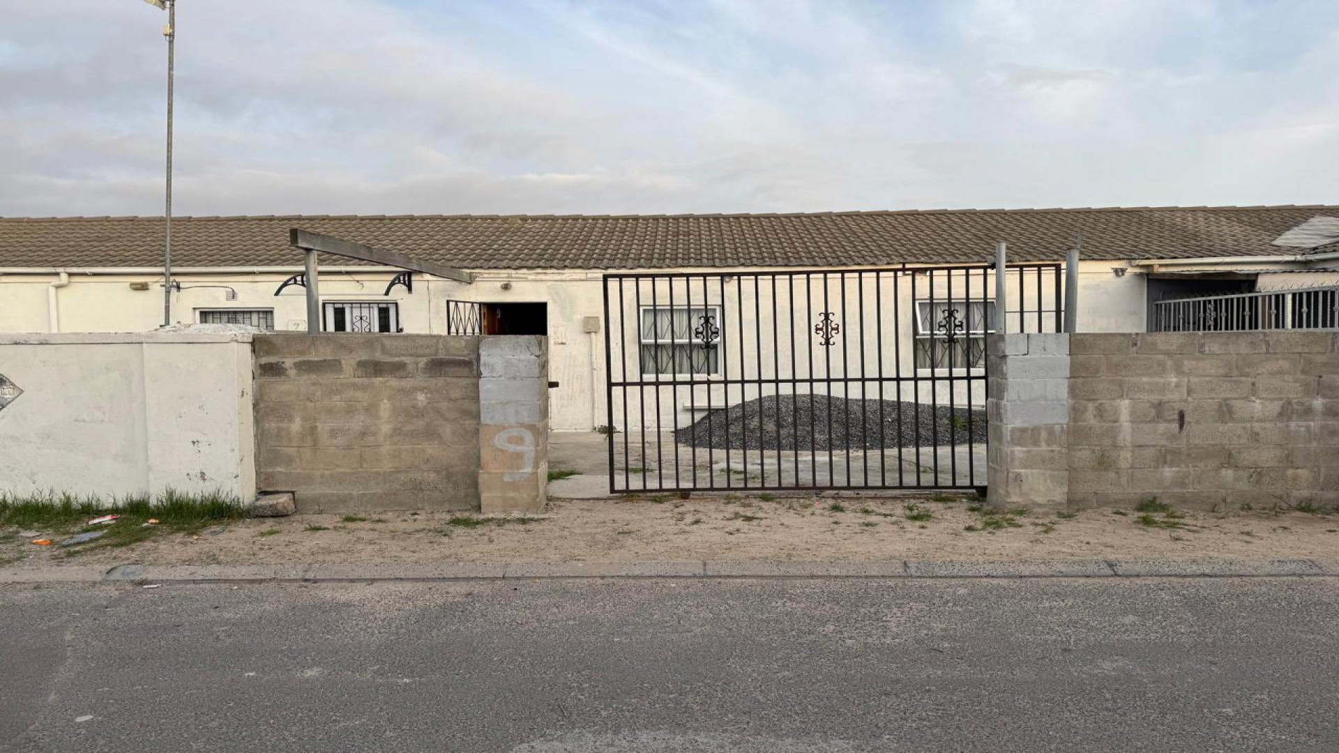 Front View of property in Heideveld
