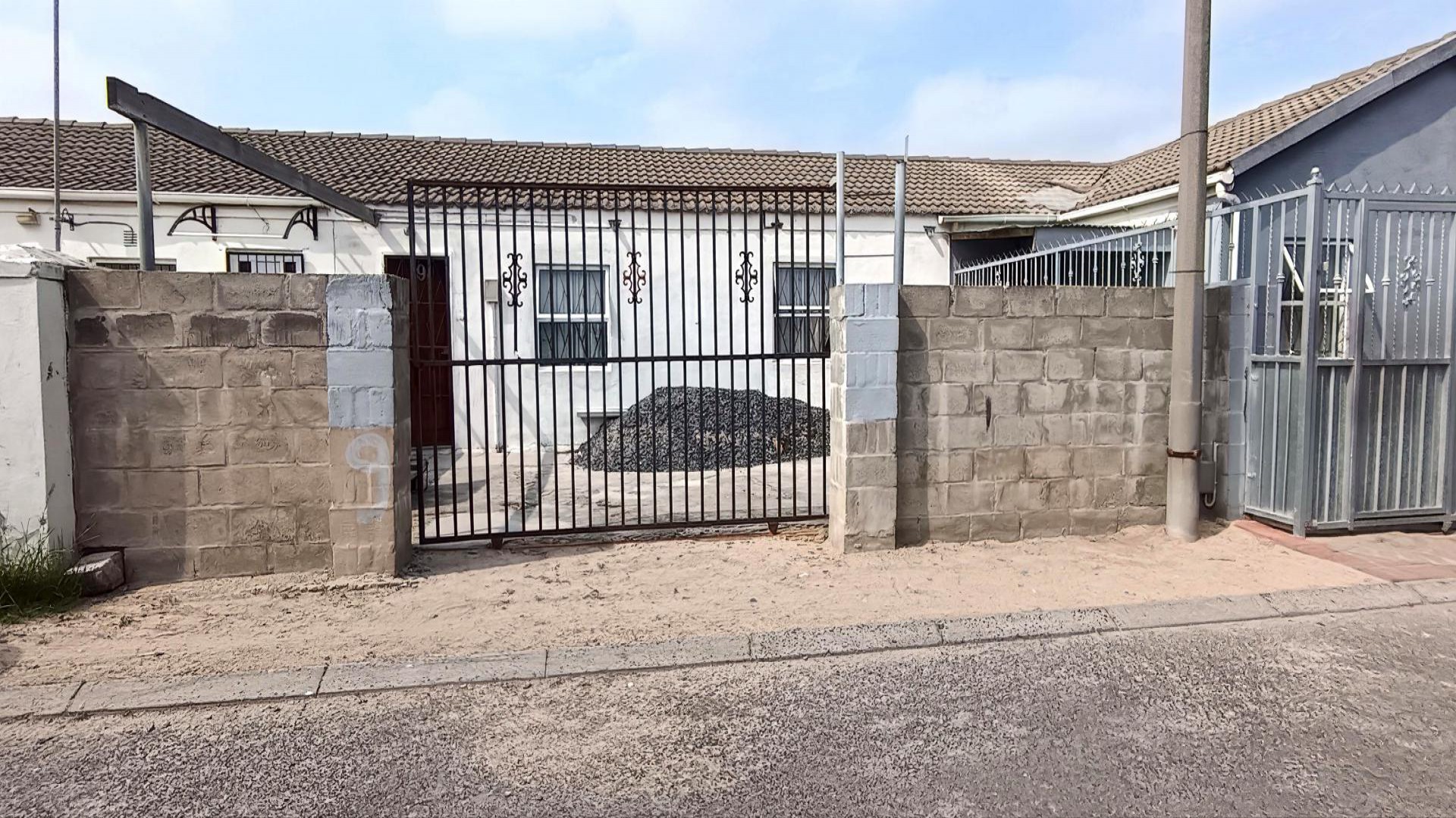 Front View of property in Heideveld