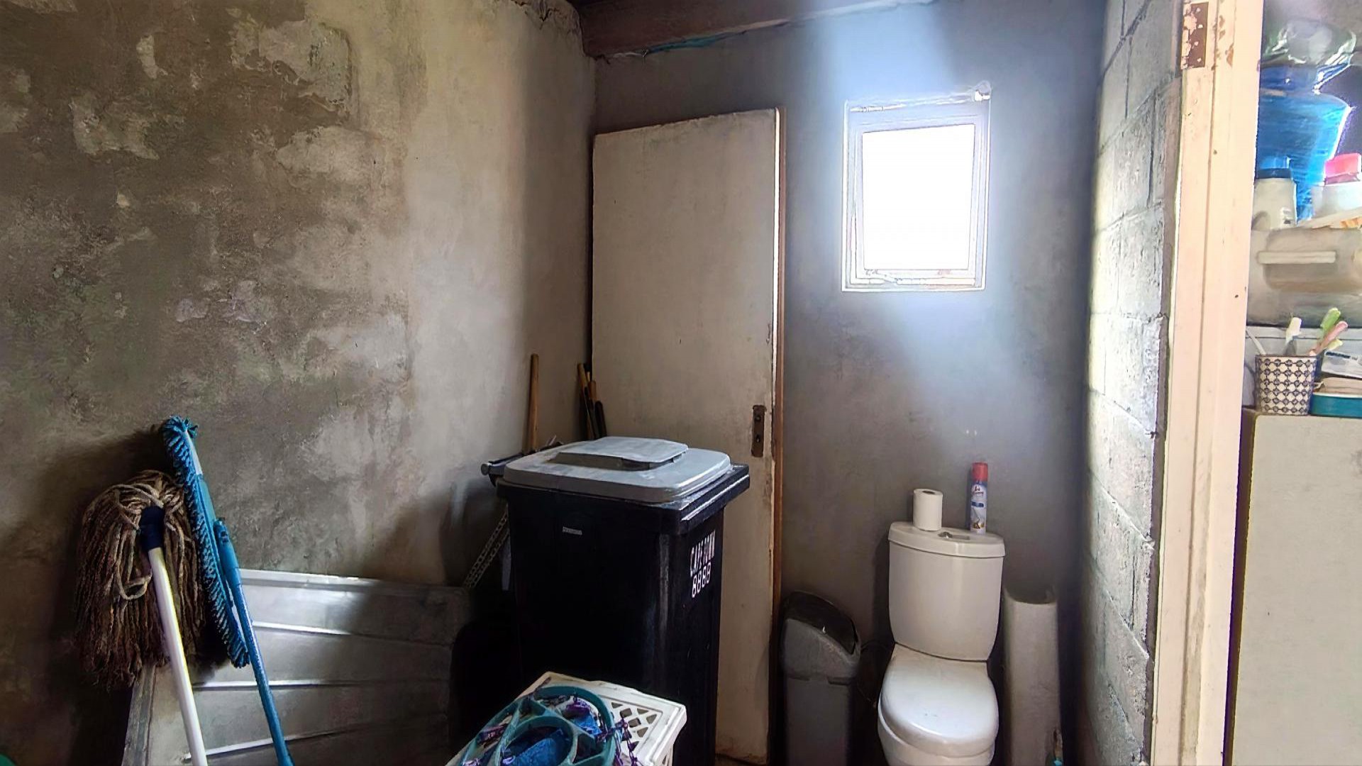 Bathroom 1 of property in Heideveld