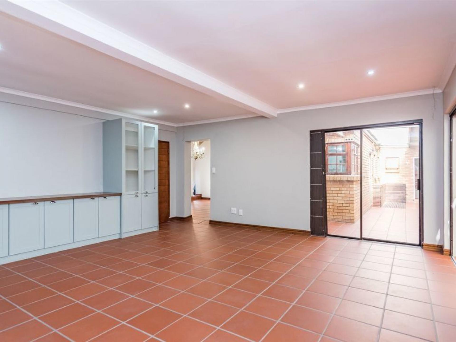 4 Bedroom House for Sale For Sale in Clubview MR585386 M