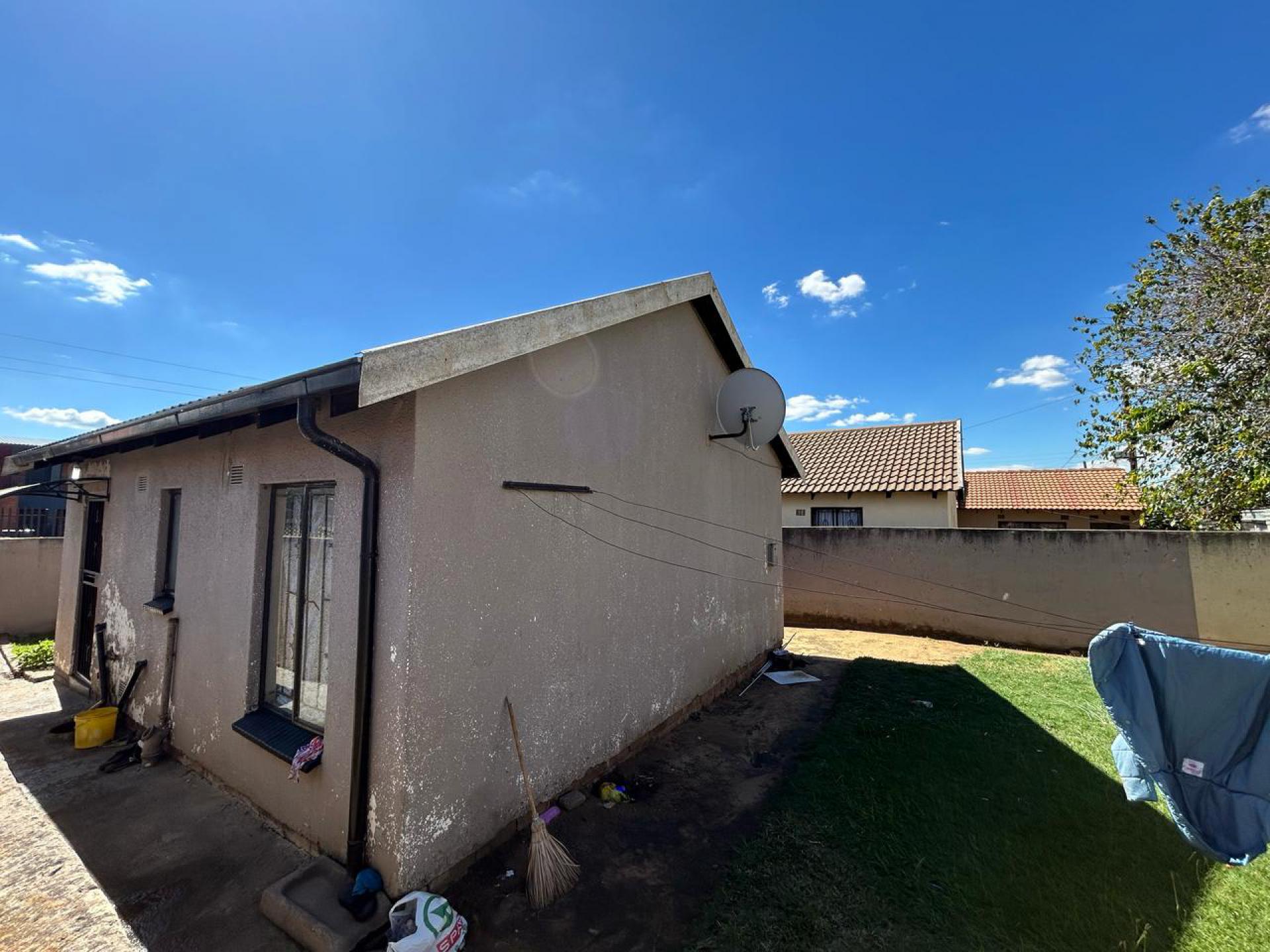 Backyard of property in Kwa-Guqa