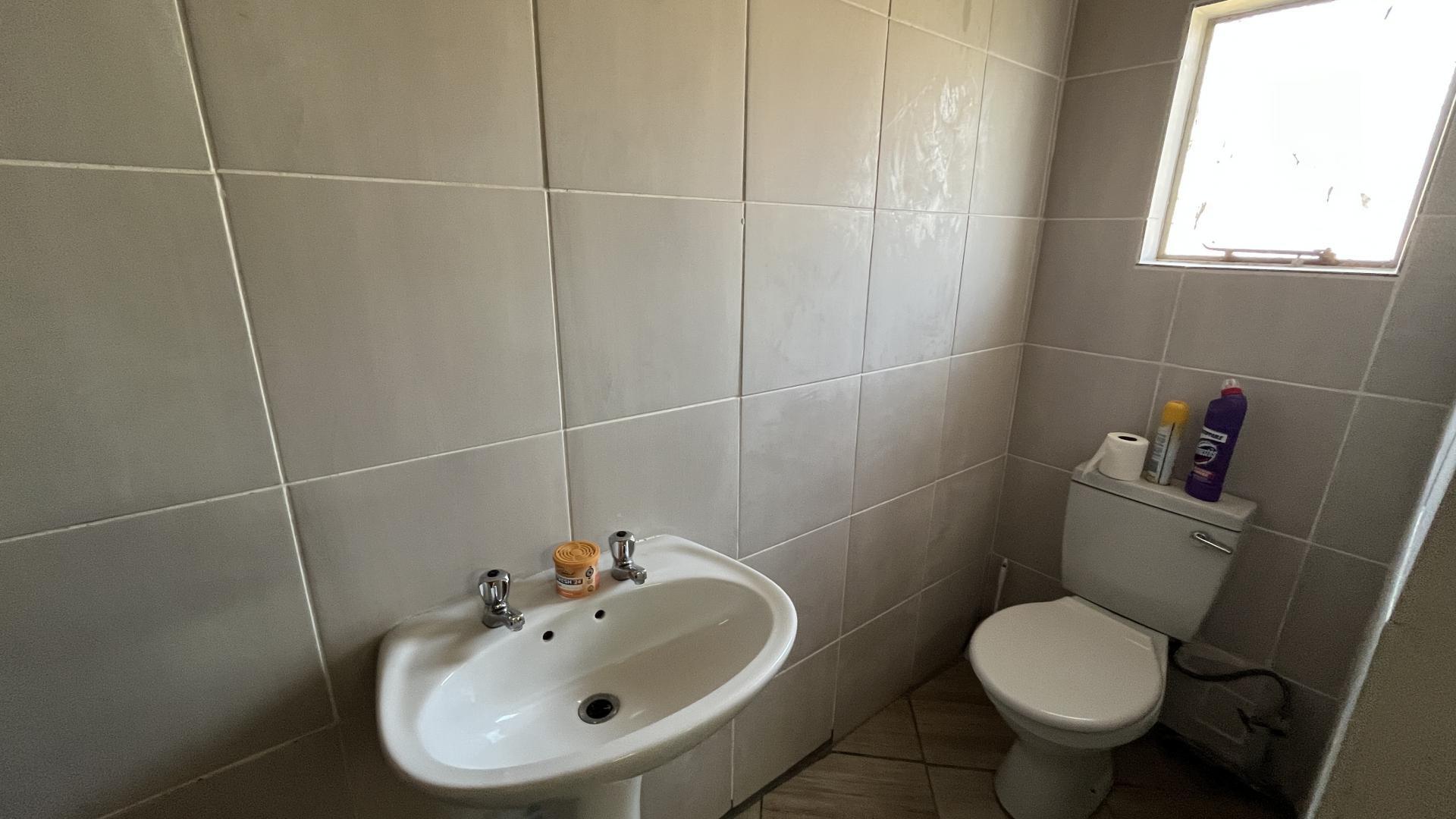 Bathroom 1 of property in Fauna