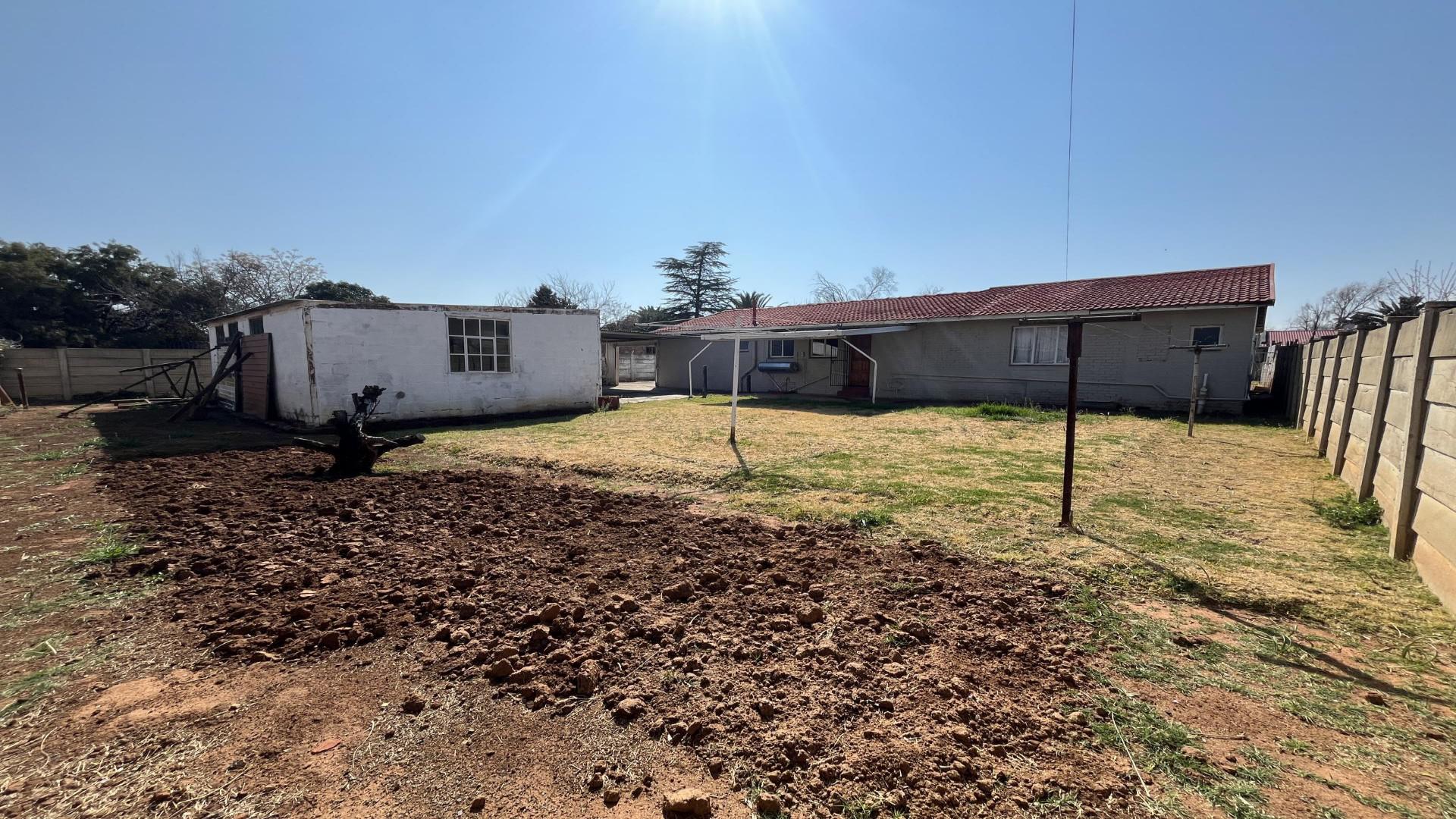 Backyard of property in Fauna