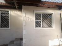 Front View of property in Kewtown