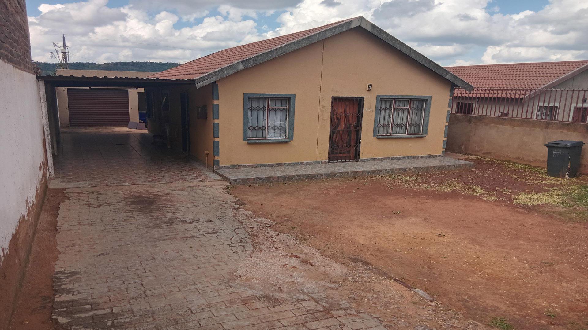 Front View of property in Lotus Gardens