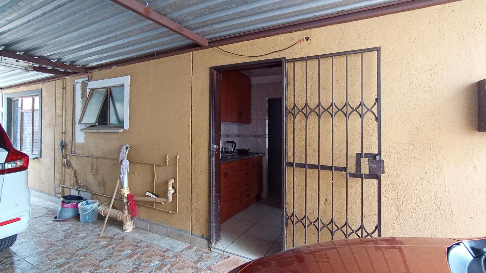 Front View of property in Lotus Gardens