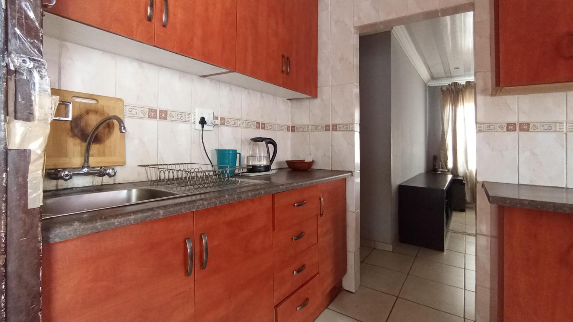 Kitchen - 8 square meters of property in Lotus Gardens