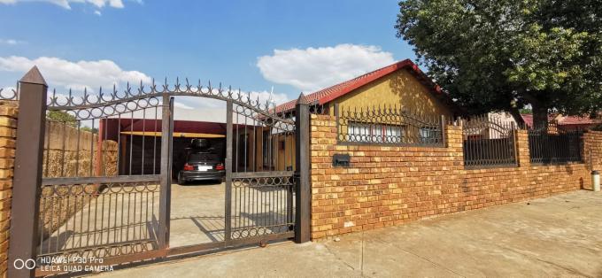 2 Bedroom House for Sale For Sale in Atteridgeville - MR585506