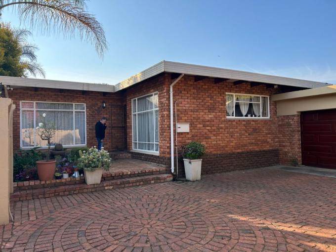 4 Bedroom House for Sale For Sale in Lyttelton Manor MR585