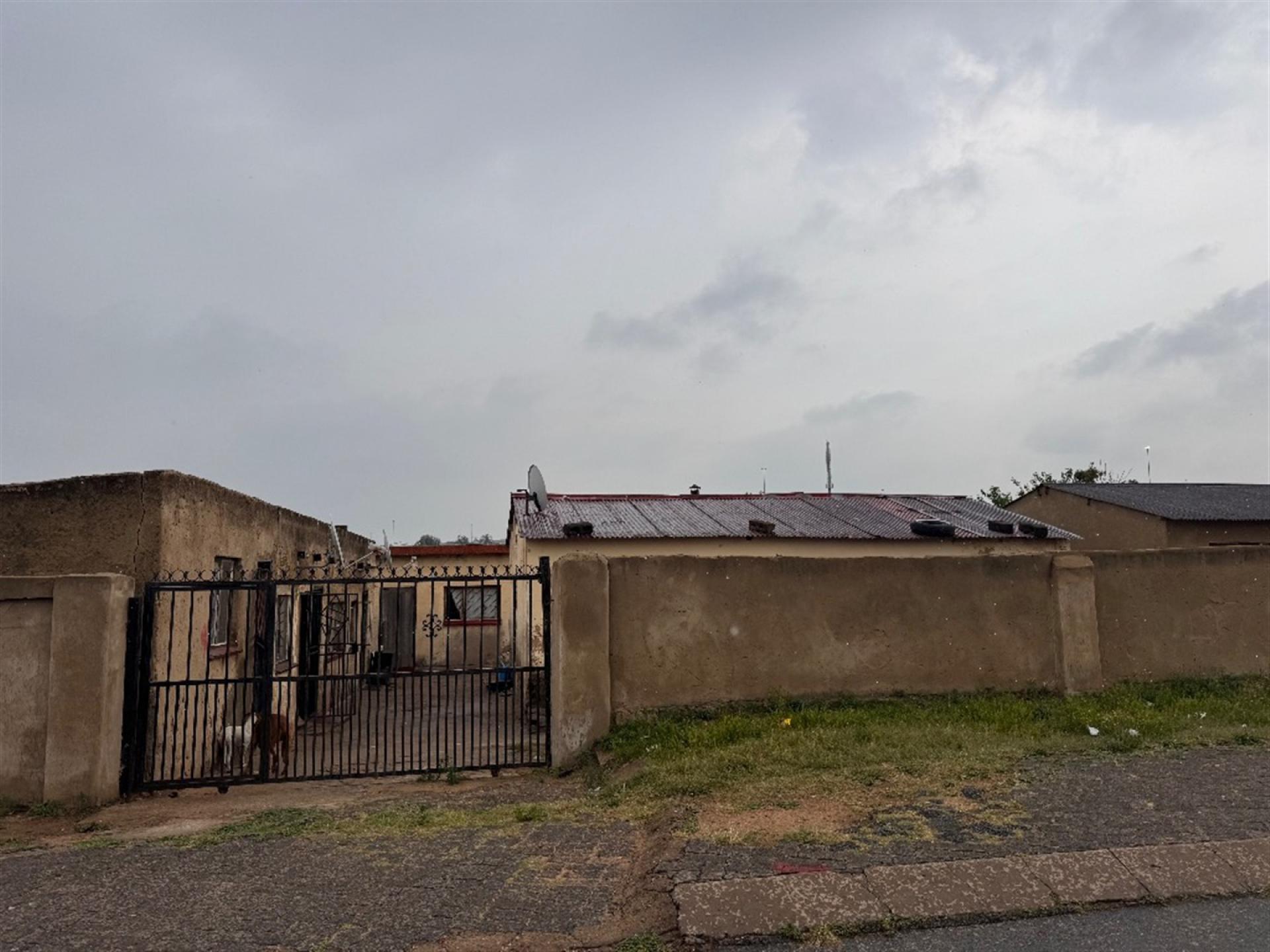Front View of property in Lekaneng