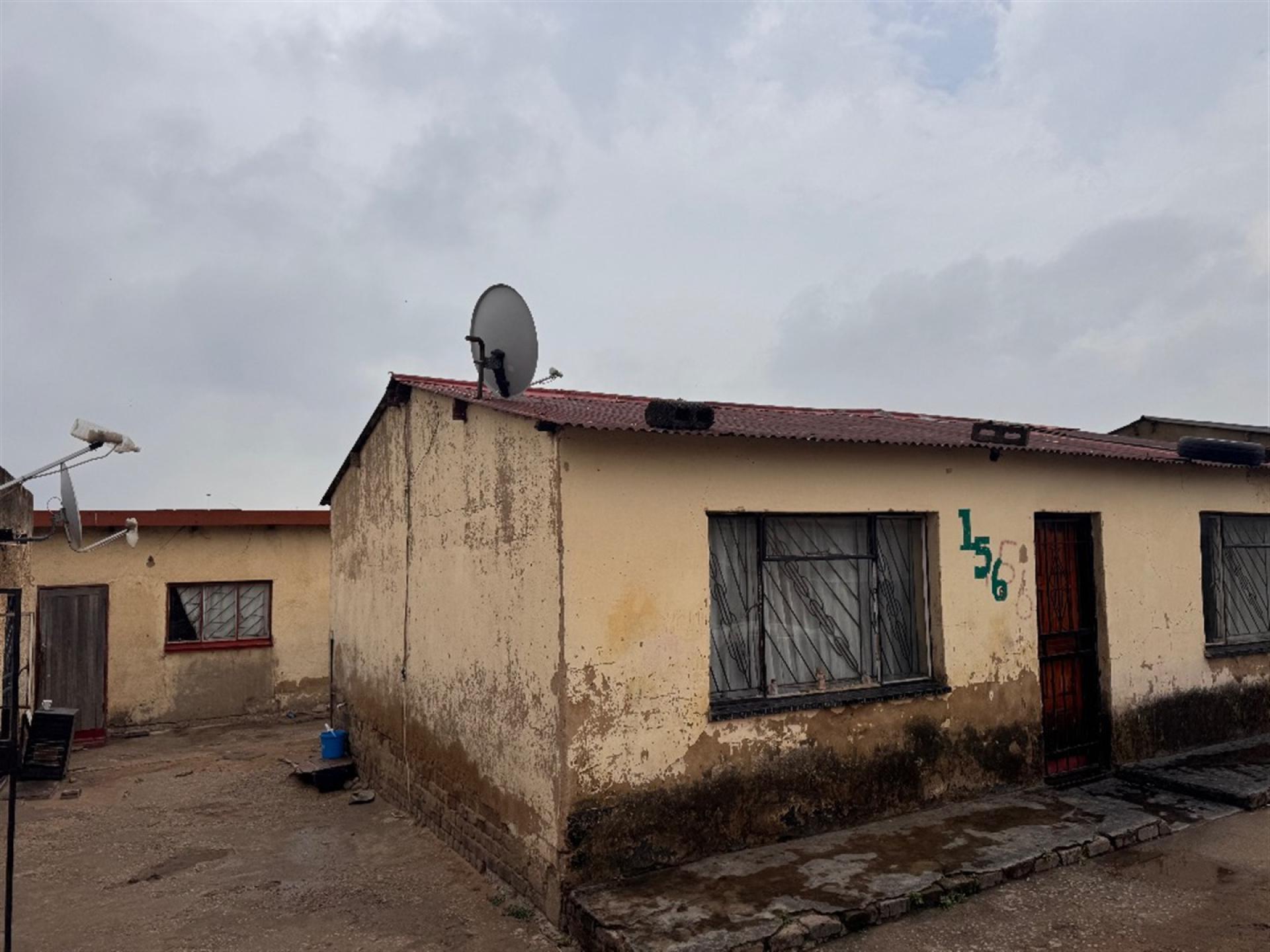 Front View of property in Lekaneng