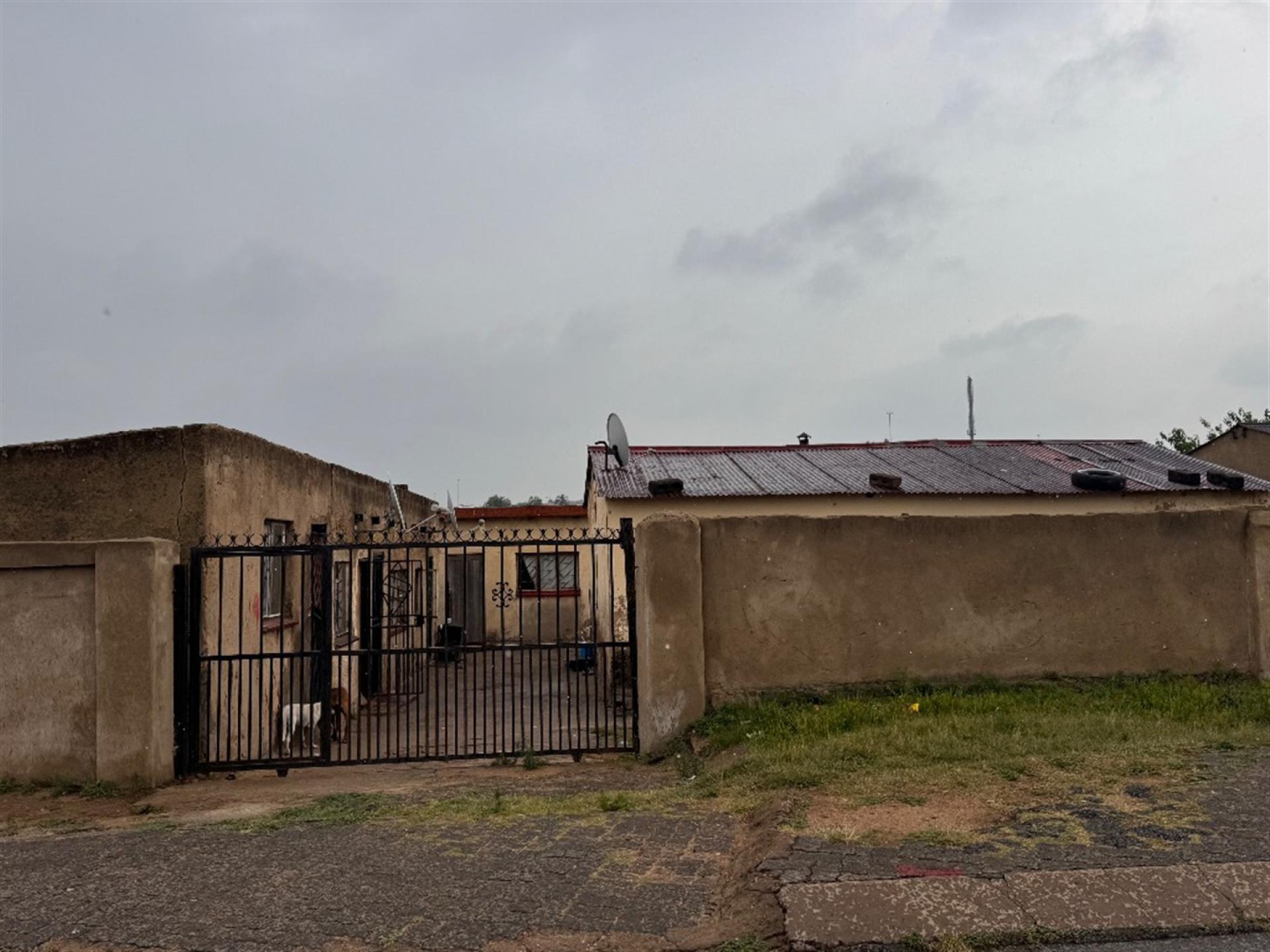 Front View of property in Lekaneng
