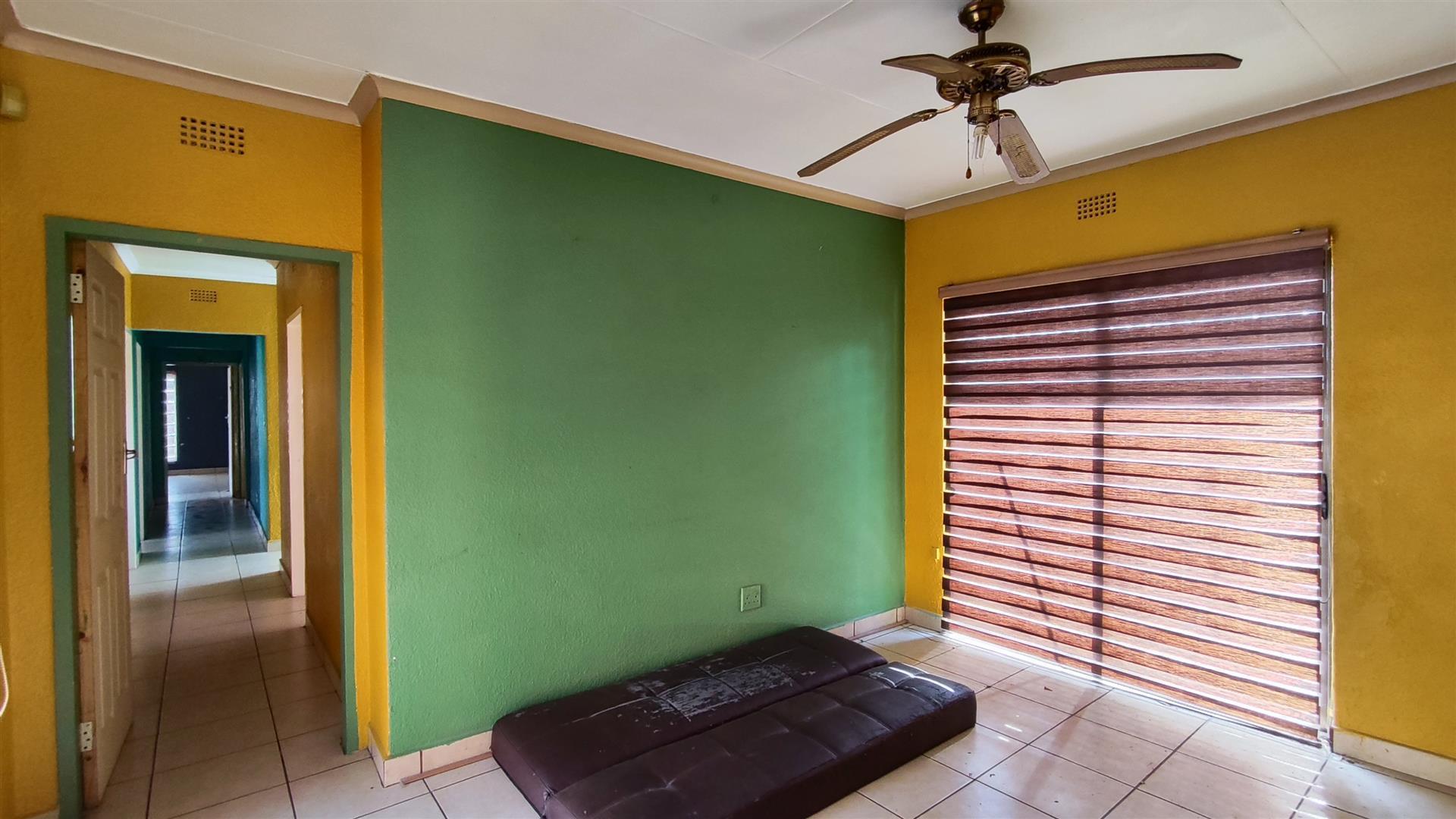 Dining Room - 15 square meters of property in Glen Marais