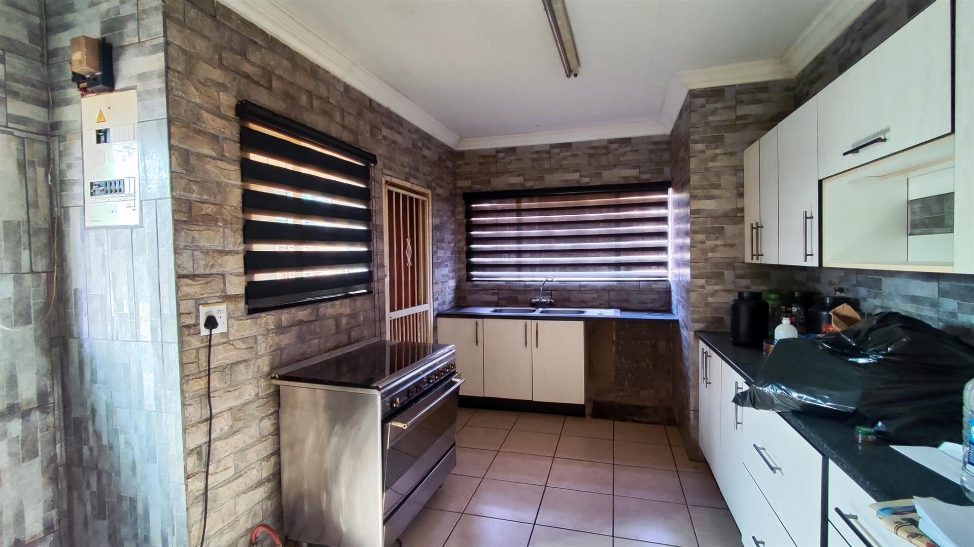 Kitchen - 17 square meters of property in Glen Marais
