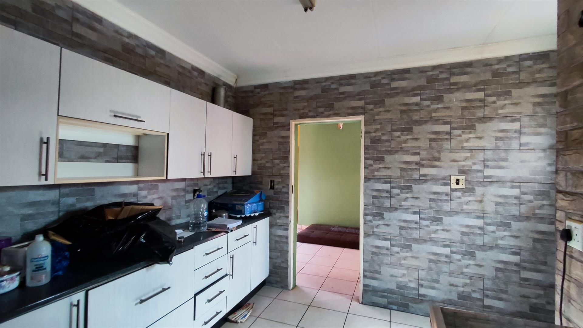 Kitchen - 17 square meters of property in Glen Marais