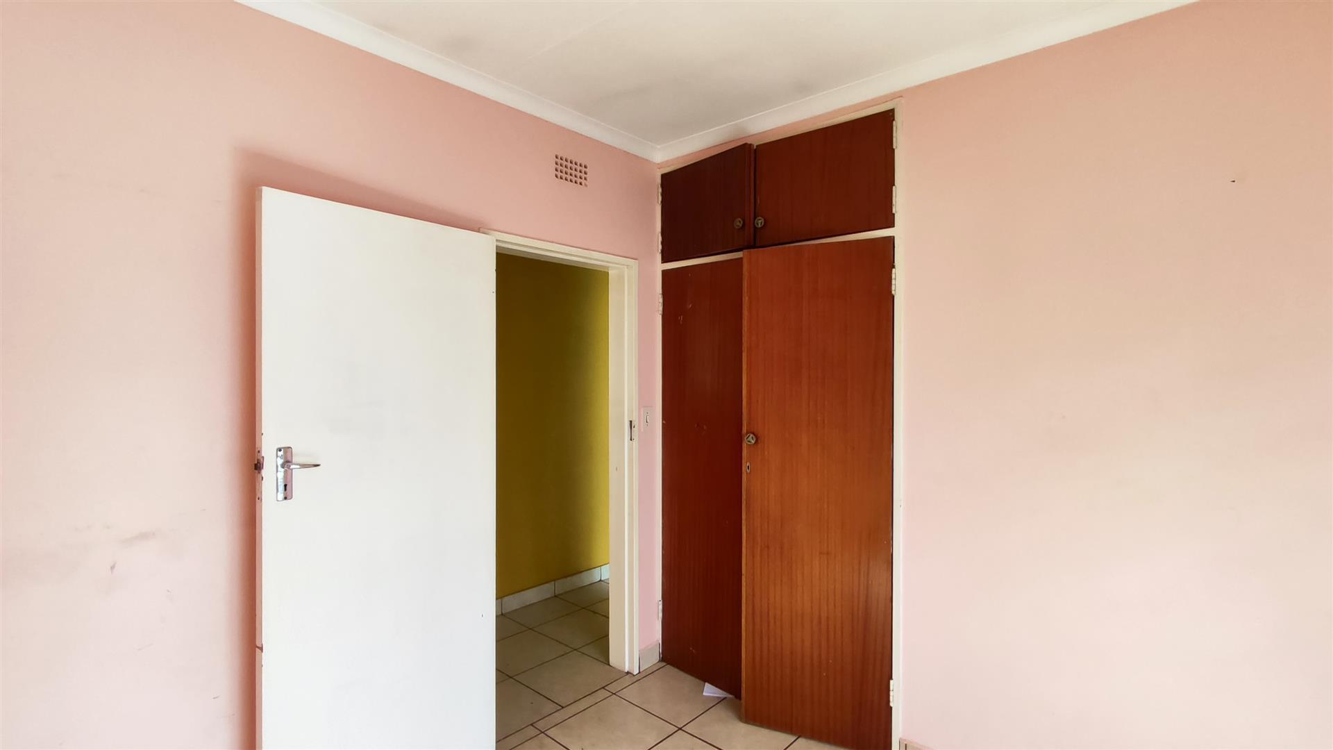 Bed Room 1 - 13 square meters of property in Glen Marais
