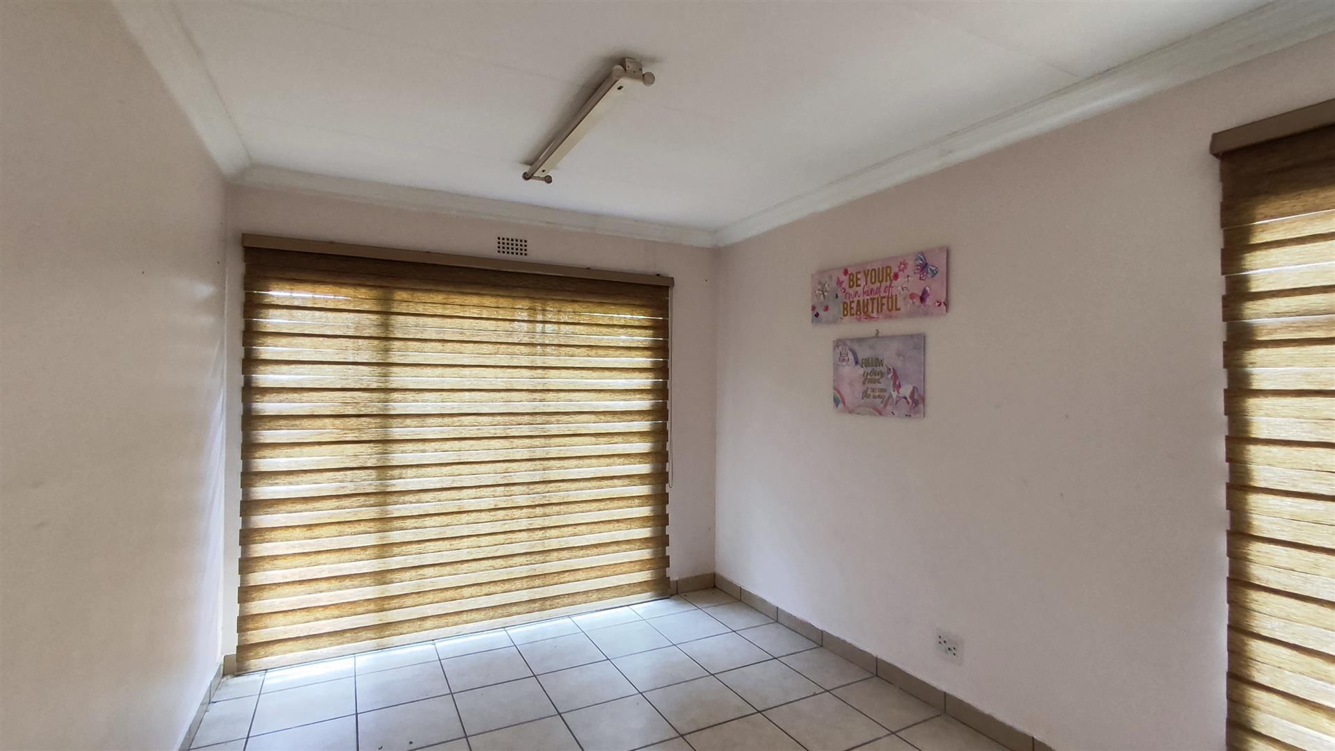 Bed Room 3 - 24 square meters of property in Glen Marais