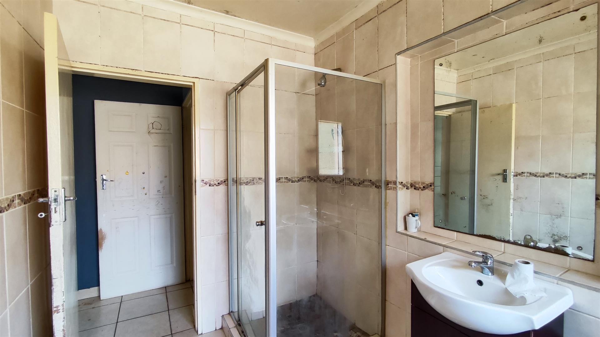 Main Bathroom - 8 square meters of property in Glen Marais