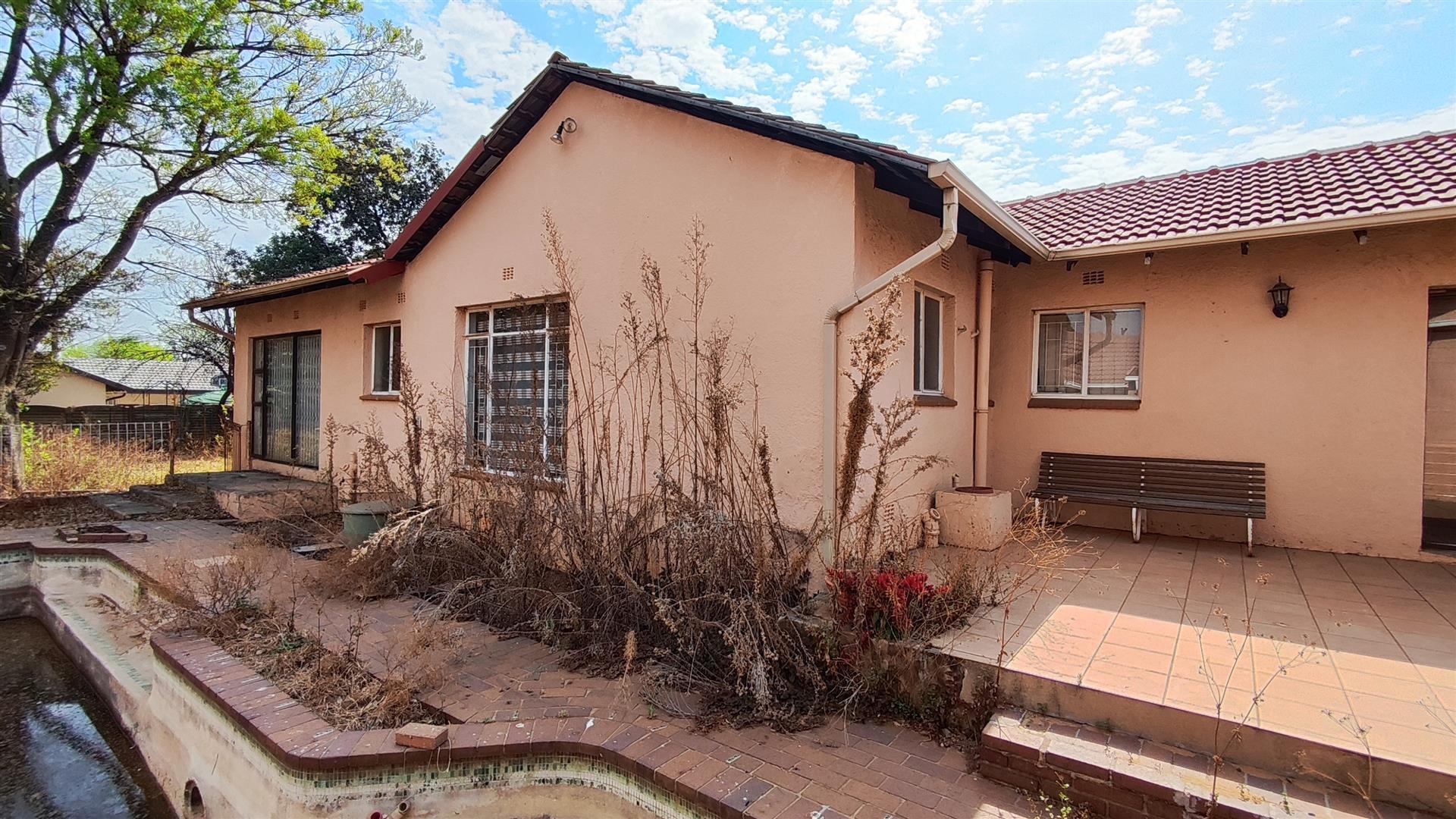 Backyard of property in Glen Marais