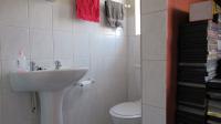 Bathroom 2 - 3 square meters of property in Weltevreden Park