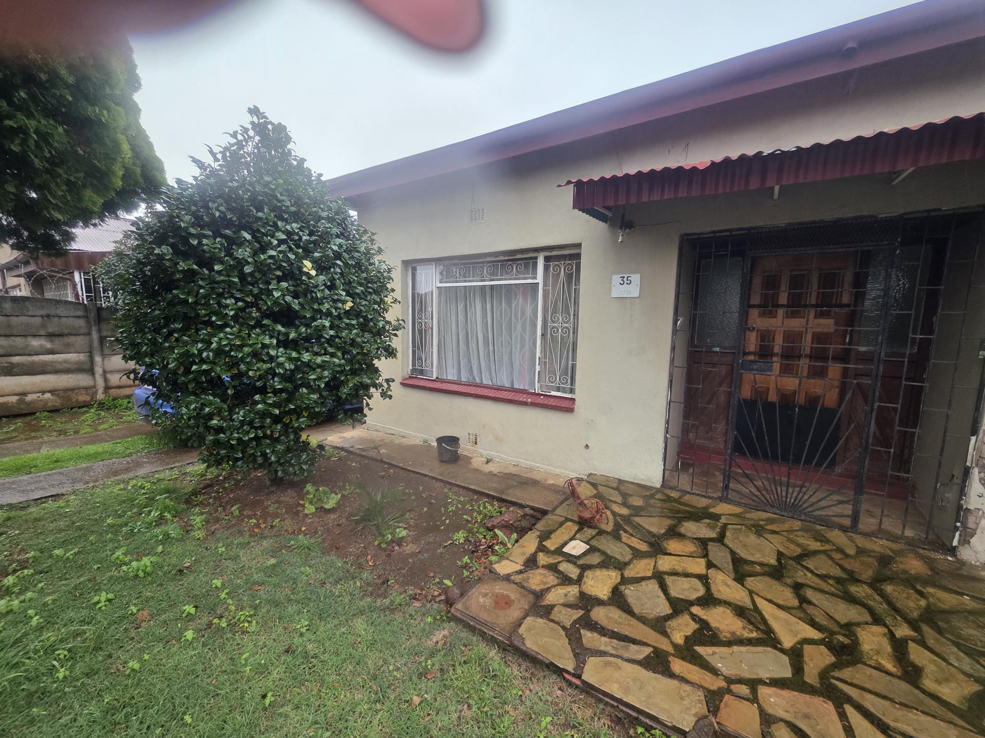 Front View of property in Geduld