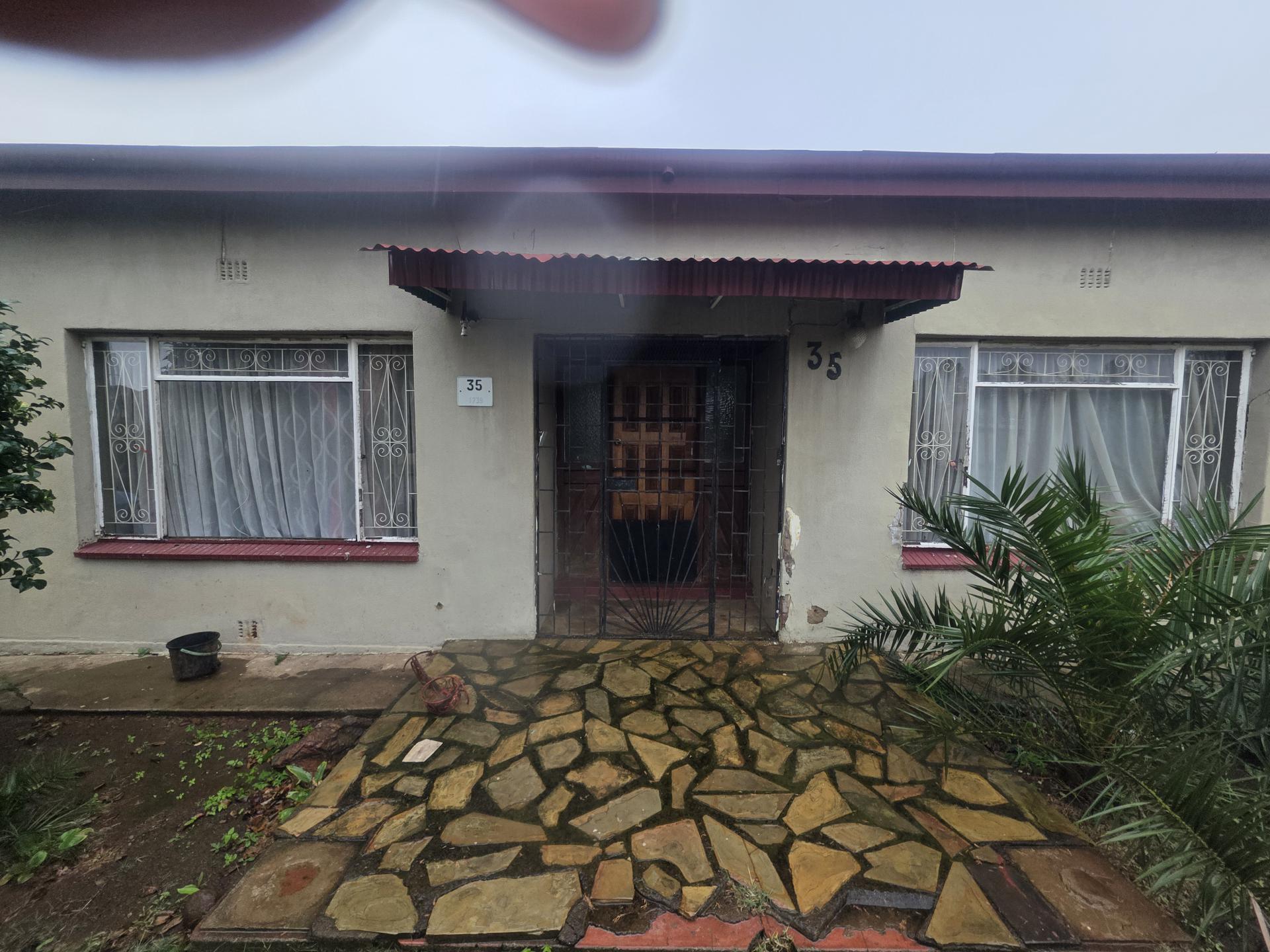 Front View of property in Geduld