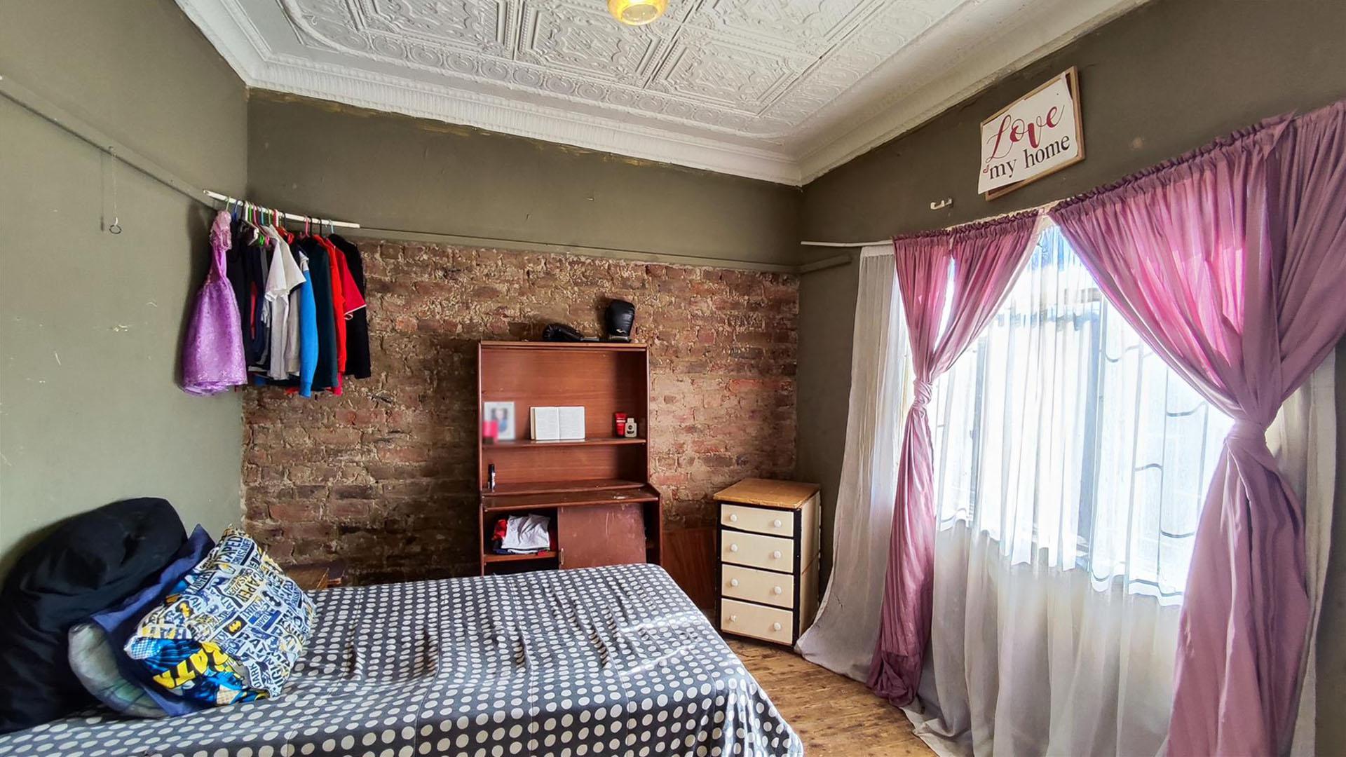 Bed Room 1 - 13 square meters of property in Geduld