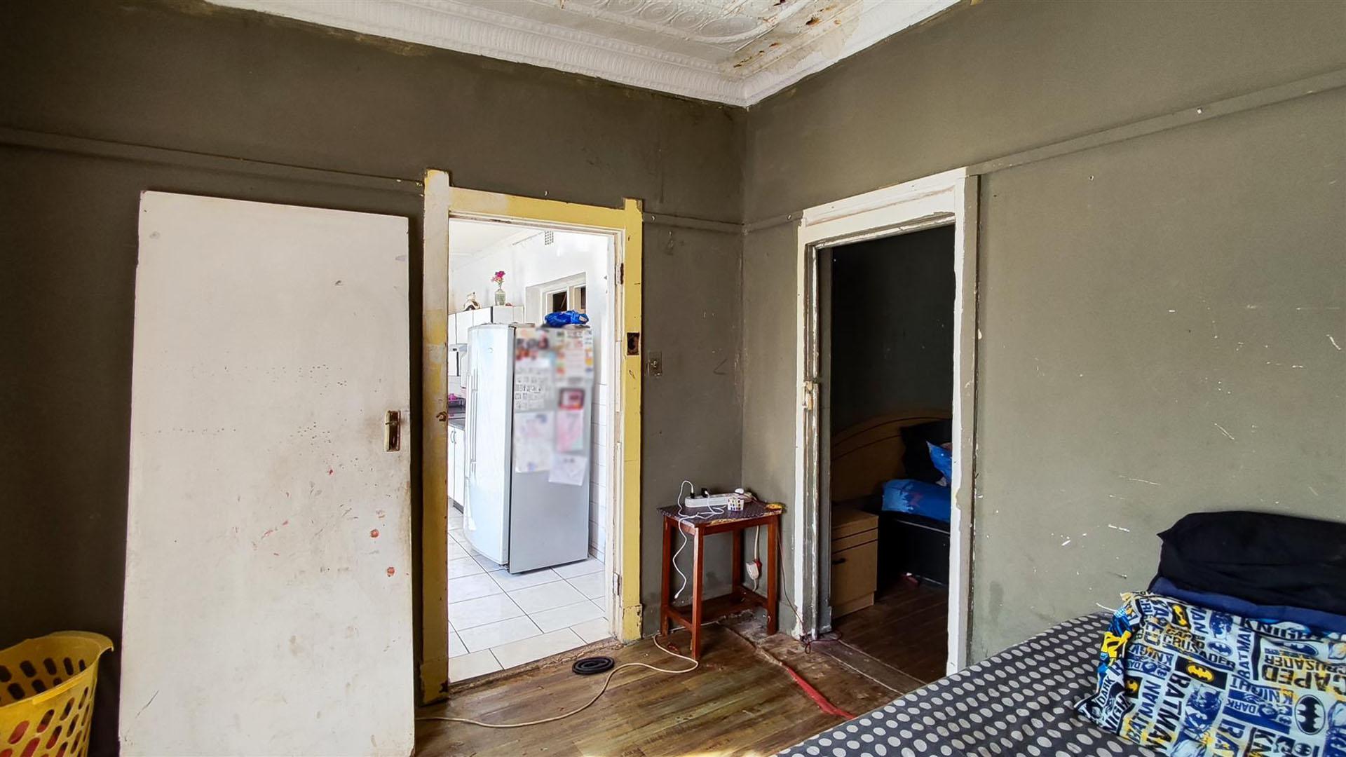 Bed Room 1 - 13 square meters of property in Geduld