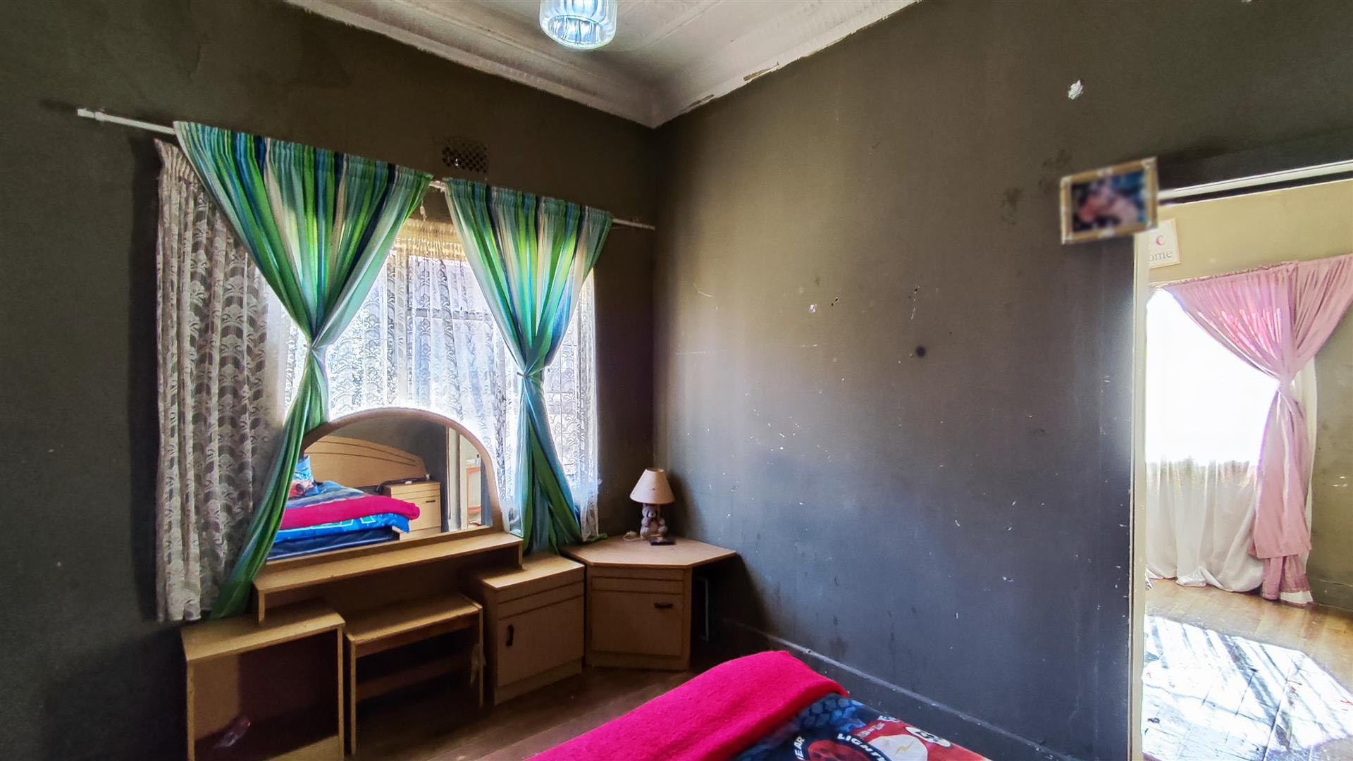 Bed Room 2 - 14 square meters of property in Geduld