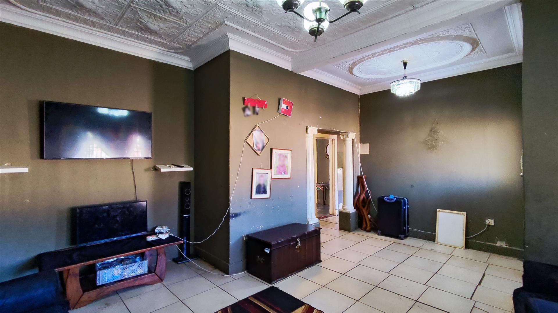 Lounges - 25 square meters of property in Geduld