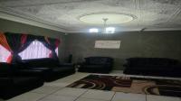 Lounges of property in Geduld