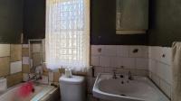 Bathroom 1 - 5 square meters of property in Geduld