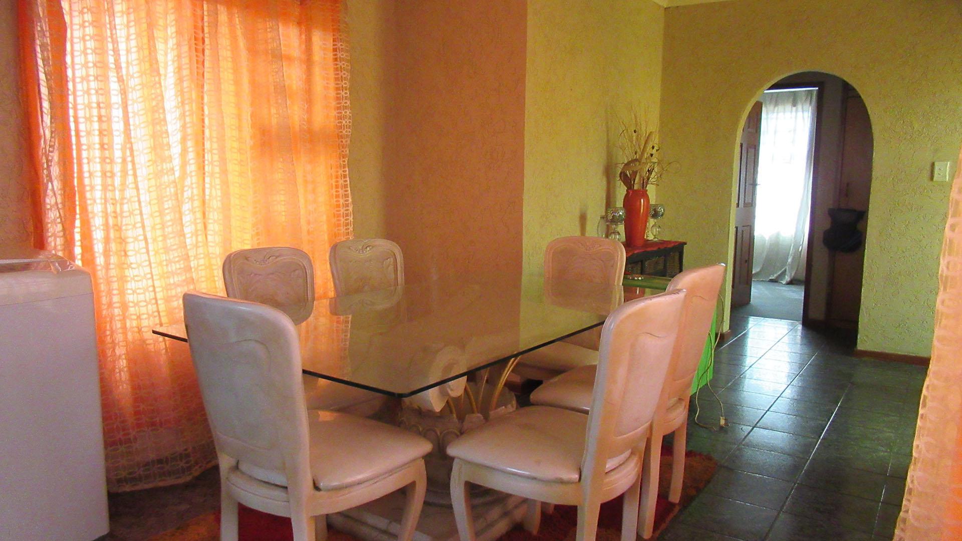 Dining Room - 14 square meters of property in Bakerton