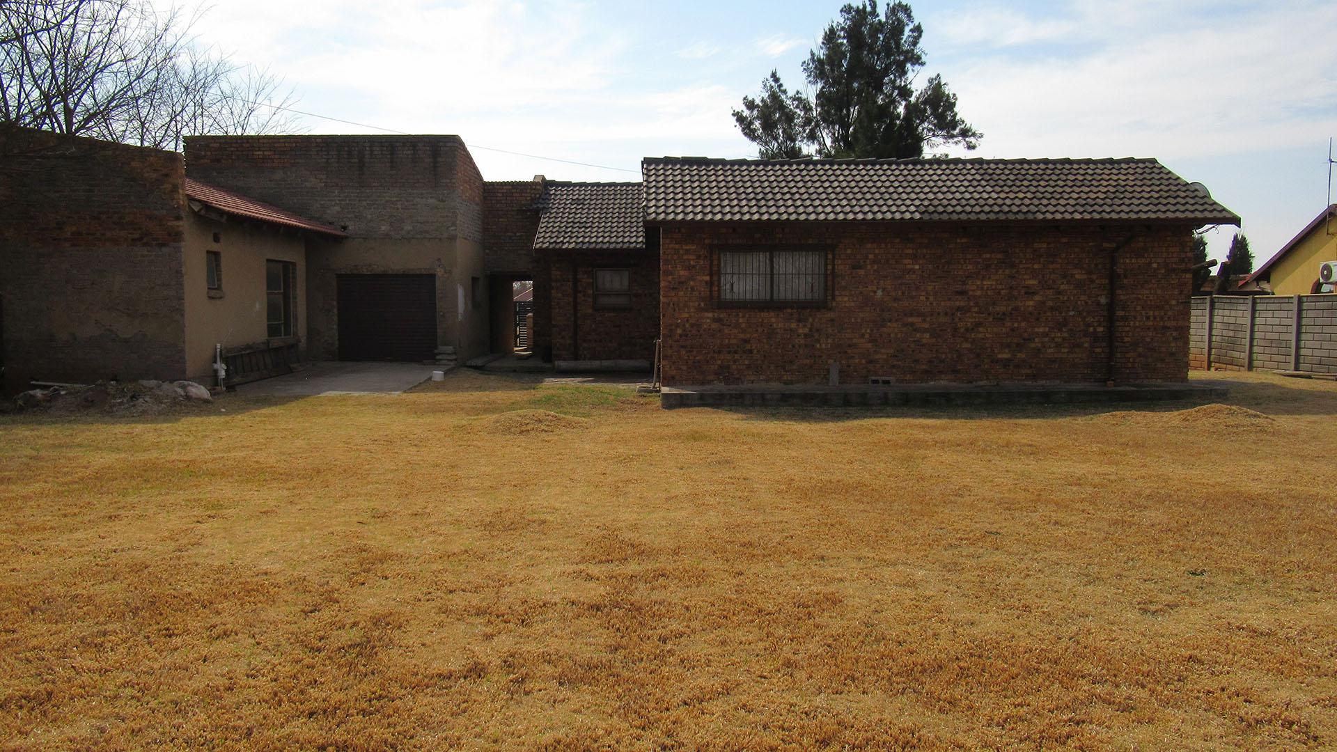 Backyard of property in Bakerton
