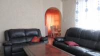 Lounges - 14 square meters of property in Bakerton