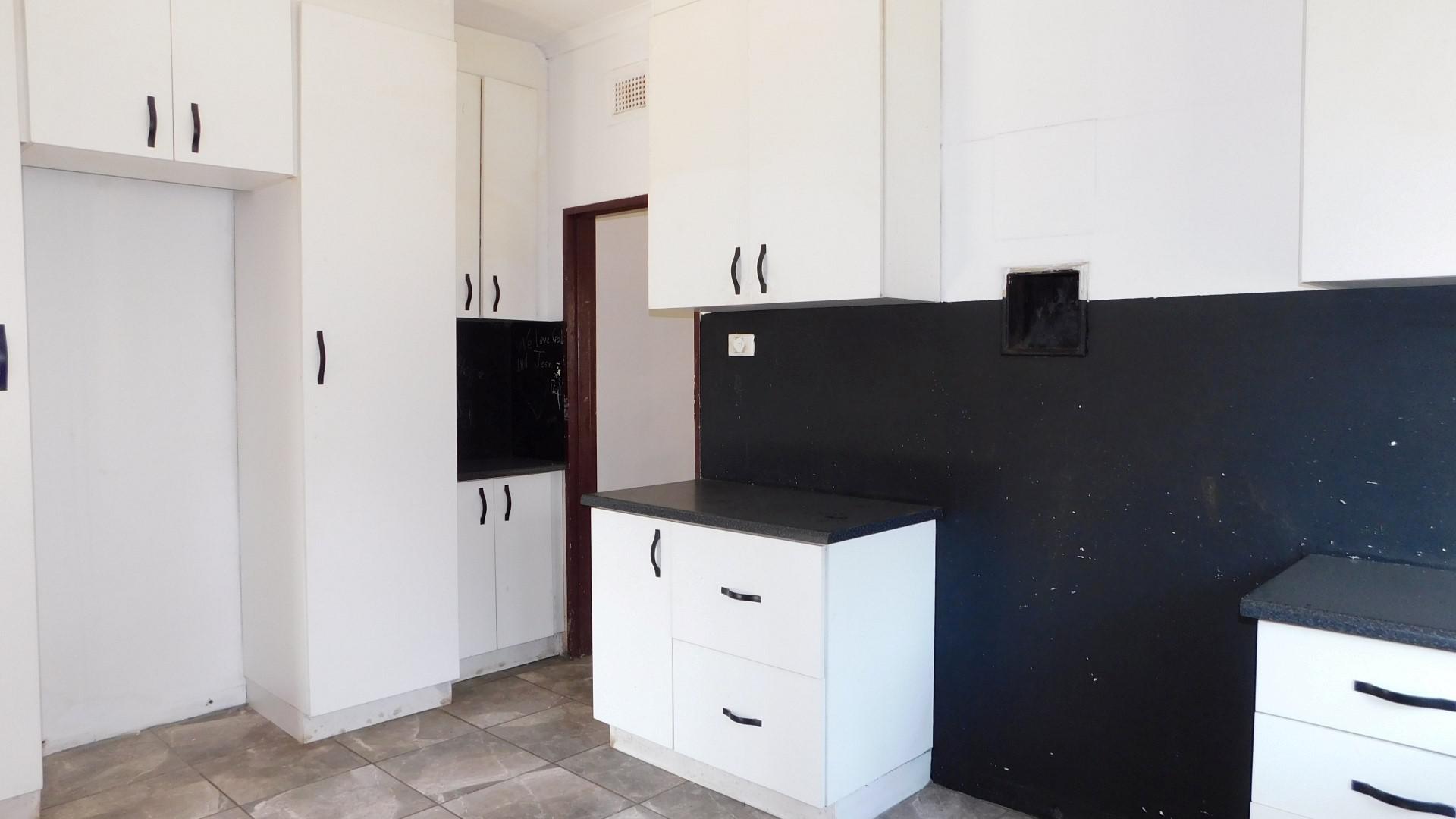 Kitchen - 24 square meters of property in Napierville