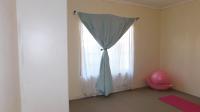 Bed Room 1 - 15 square meters of property in Crestview