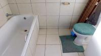 Main Bathroom - 4 square meters of property in Caversham Glen