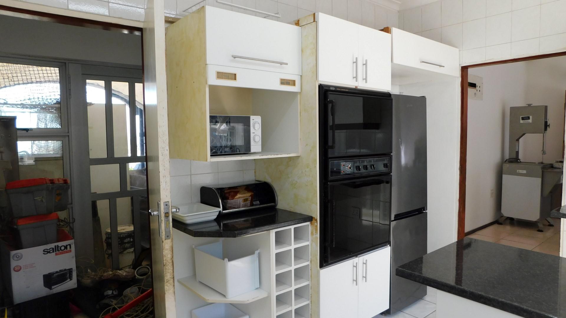 Kitchen - 35 square meters of property in Durban North 