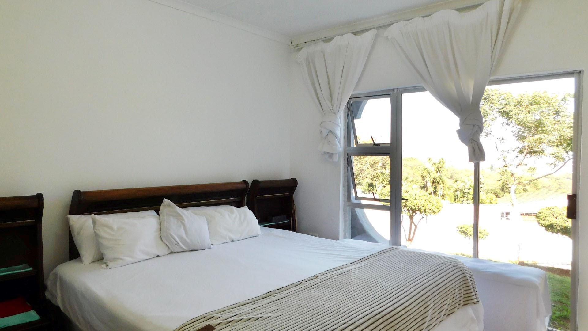 Main Bedroom - 28 square meters of property in Durban North 
